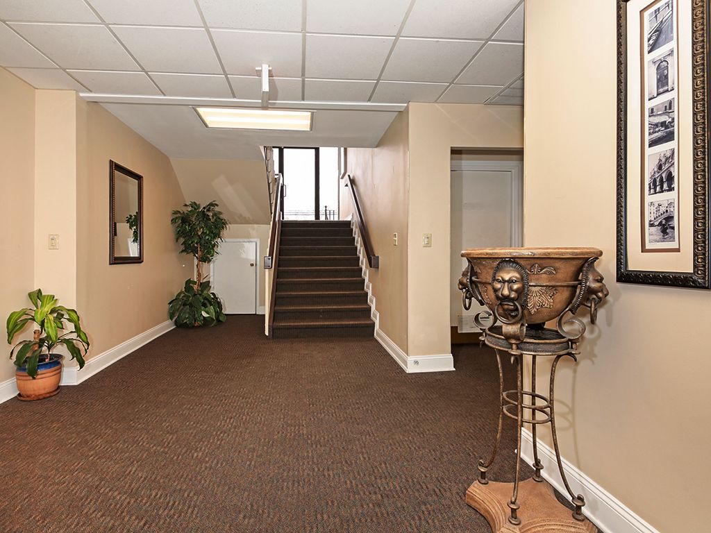 40 Galesi Dr, Wayne, NJ, 07470